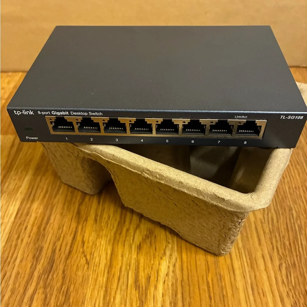 No Adapter TP-Link 8 Port Gigabit Desktop Switch Ethernet Box Model TL-108.